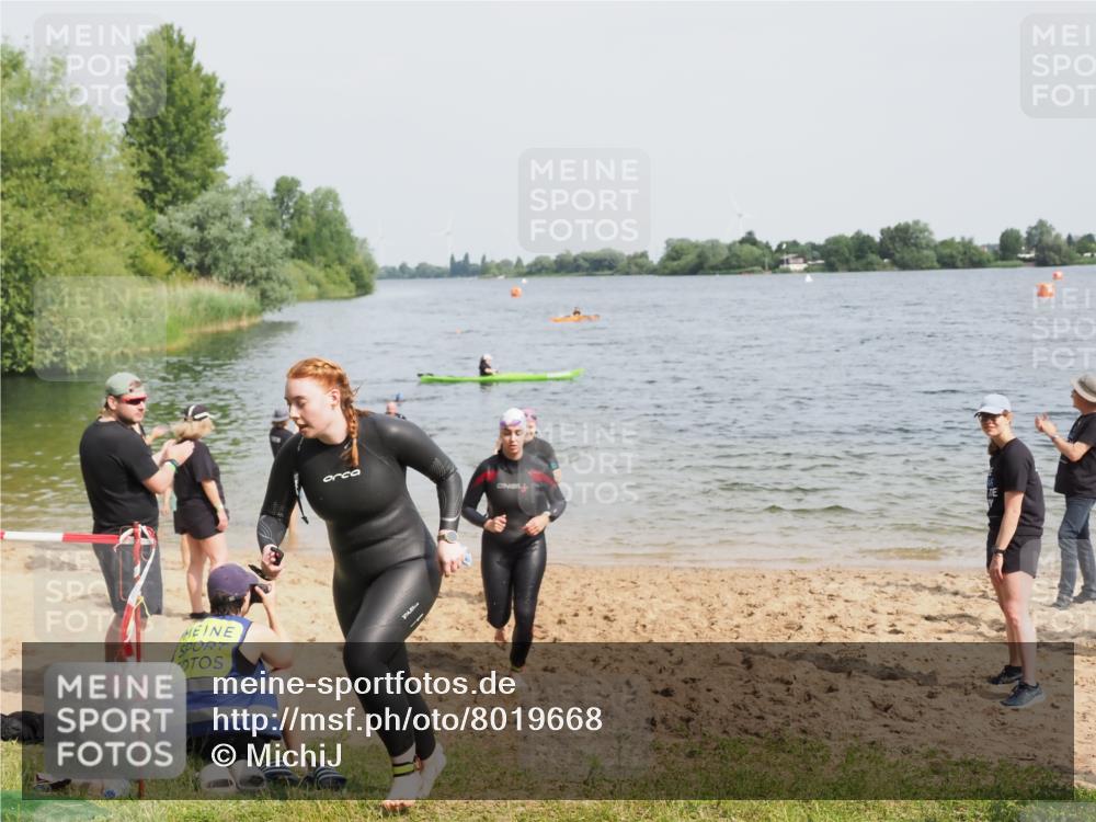 21.06.2025 - 27. Vierlanden-Triathlon MichiJ http://msf.ph/oto/8019668 15.06.2026 10:19:52 Schwimmen 500, 503, 539, 553, 569, 578 meine-sportfotos.de