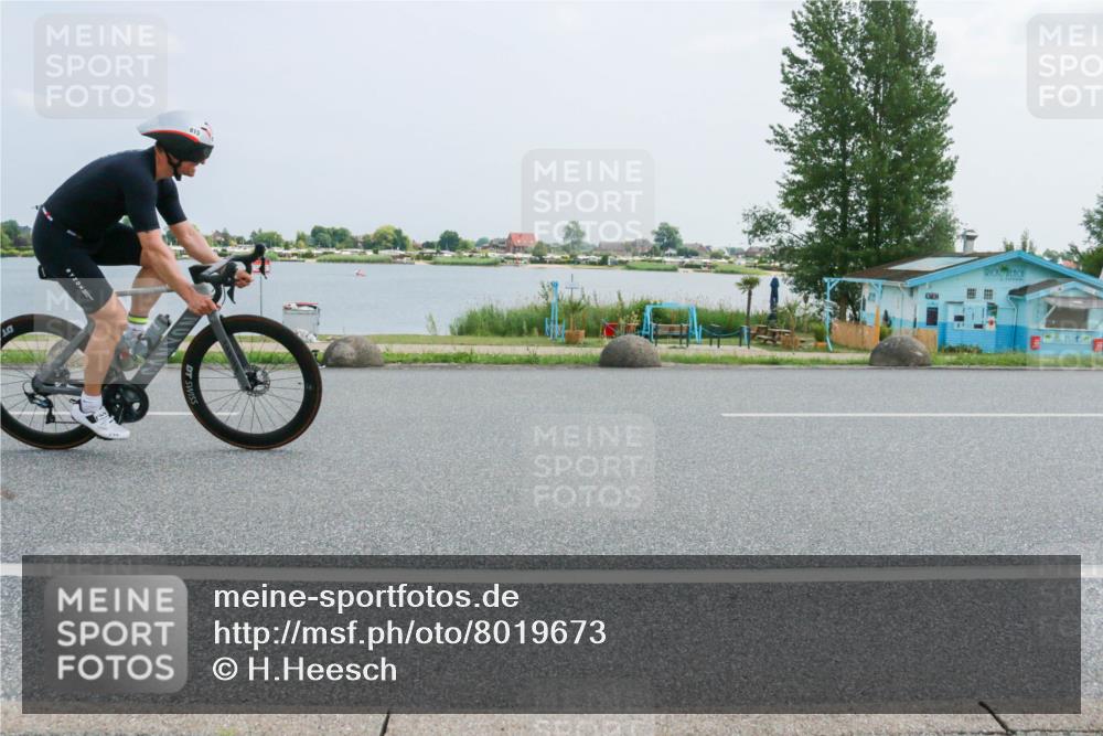 21.06.2025 - 27. Vierlanden-Triathlon H.Heesch http://msf.ph/oto/8019673 15.06.2025 12:02:46 Radfahren 815, 834, 888, 965 meine-sportfotos.de