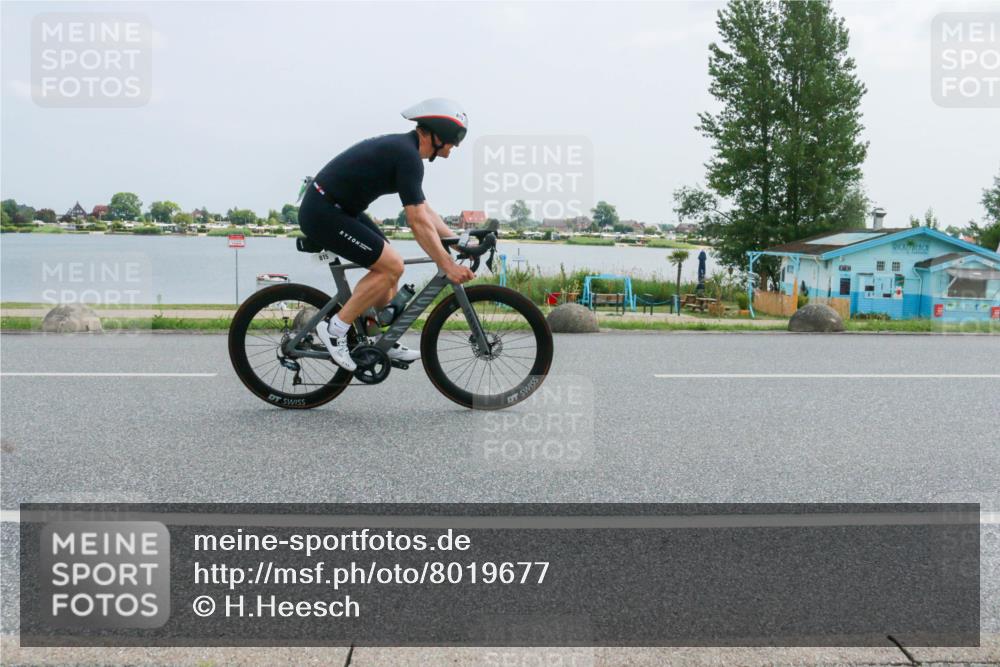 21.06.2025 - 27. Vierlanden-Triathlon H.Heesch http://msf.ph/oto/8019677 15.06.2025 12:02:46 Radfahren 815, 834, 888, 965 meine-sportfotos.de