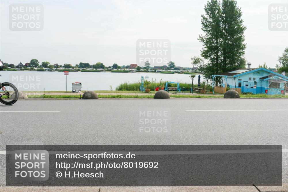 15.06.2025 - 27. Vierlanden-Triathlon H.Heesch http://msf.ph/oto/8019692 15.06.2025 09:39:45 Radfahren 48, 236 meine-sportfotos.de