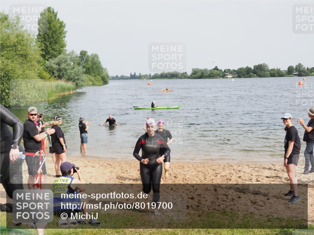 21.06.2025 - 27. Vierlanden-Triathlon MichiJ http://msf.ph/oto/8019700 15.06.2026 10:19:53 Schwimmen 500, 503, 539, 553, 569, 578 meine-sportfotos.de