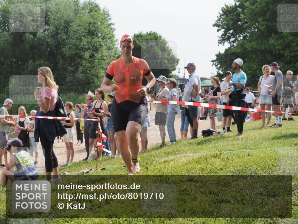 15.06.2025 - 27. Vierlanden-Triathlon KatJ http://msf.ph/oto/8019710 15.06.2025 10:19:17 Schwimmen 474, 478, 498, 543, 558 meine-sportfotos.de