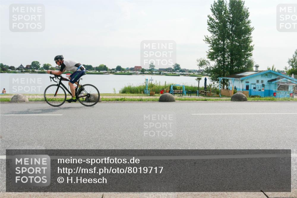 15.06.2025 - 27. Vierlanden-Triathlon H.Heesch http://msf.ph/oto/8019717 15.06.2025 09:40:11 Radfahren 71, 90 meine-sportfotos.de