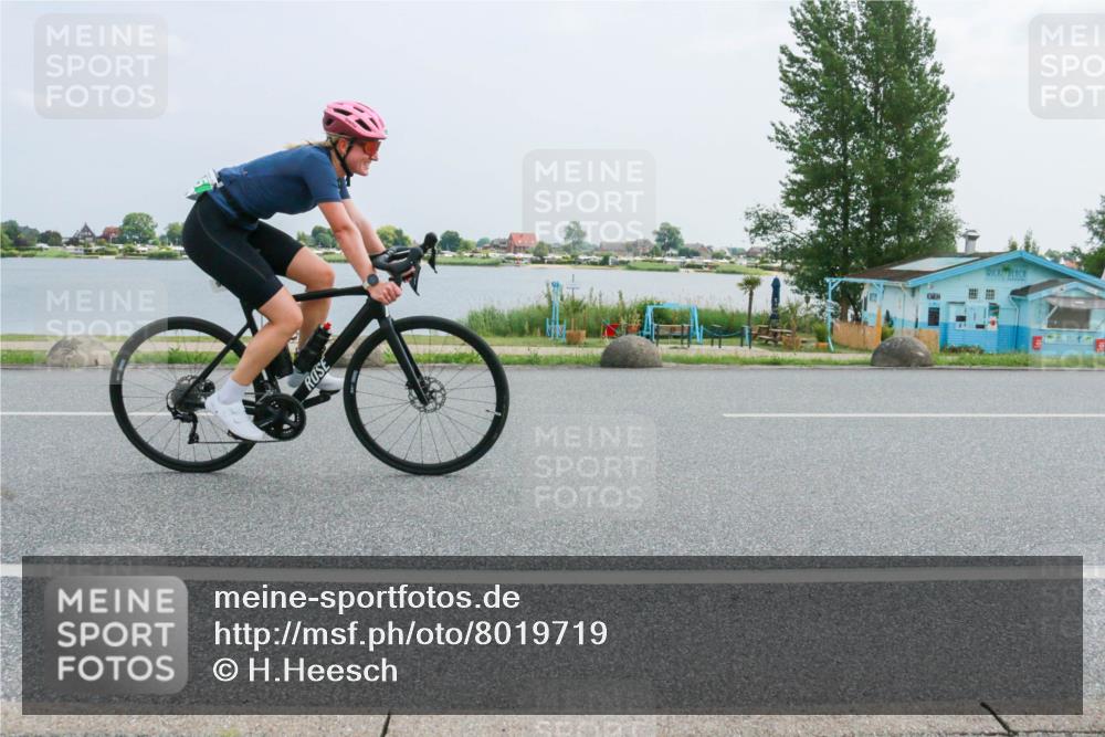 21.06.2025 - 27. Vierlanden-Triathlon H.Heesch http://msf.ph/oto/8019719 15.06.2025 12:02:49 Radfahren 815, 834, 888, 965 meine-sportfotos.de