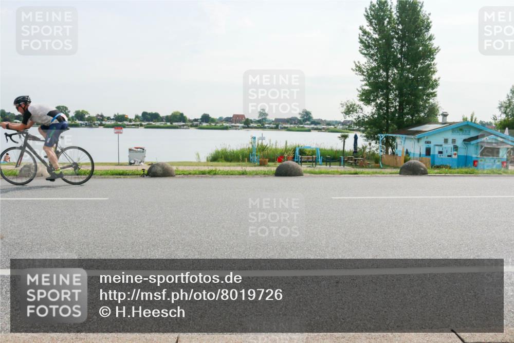 15.06.2025 - 27. Vierlanden-Triathlon H.Heesch http://msf.ph/oto/8019726 15.06.2025 09:40:11 Radfahren 71, 90 meine-sportfotos.de