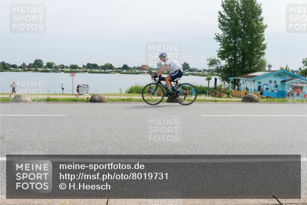 15.06.2025 - 27. Vierlanden-Triathlon H.Heesch http://msf.ph/oto/8019731 15.06.2025 11:16:05 Radfahren 102, 208, 860 meine-sportfotos.de