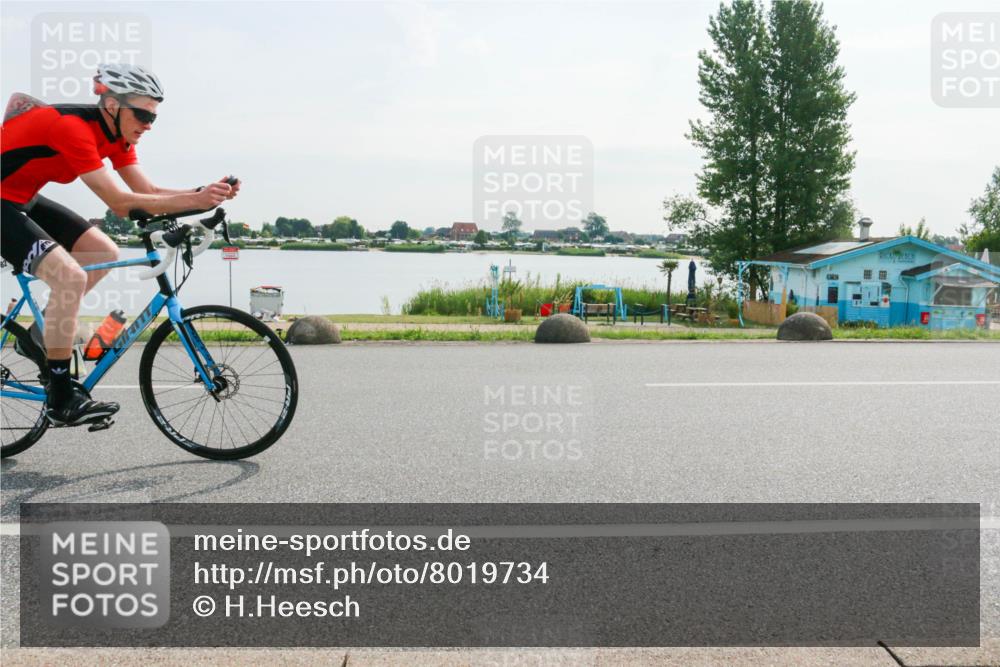 15.06.2025 - 27. Vierlanden-Triathlon H.Heesch http://msf.ph/oto/8019734 15.06.2025 09:40:24 Radfahren 82 meine-sportfotos.de