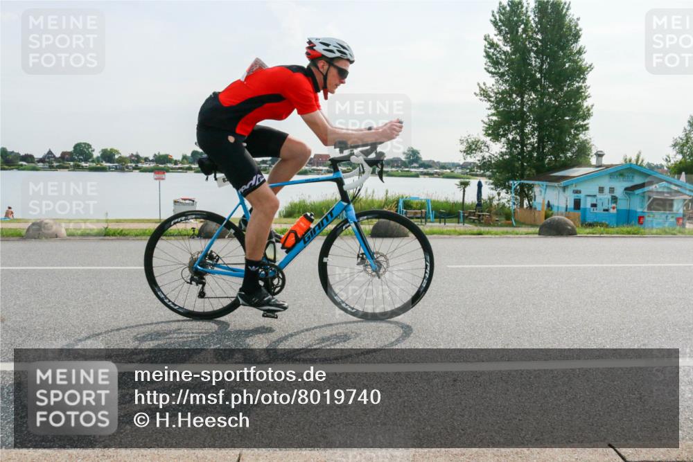 15.06.2025 - 27. Vierlanden-Triathlon H.Heesch http://msf.ph/oto/8019740 15.06.2025 09:40:24 Radfahren 82 meine-sportfotos.de