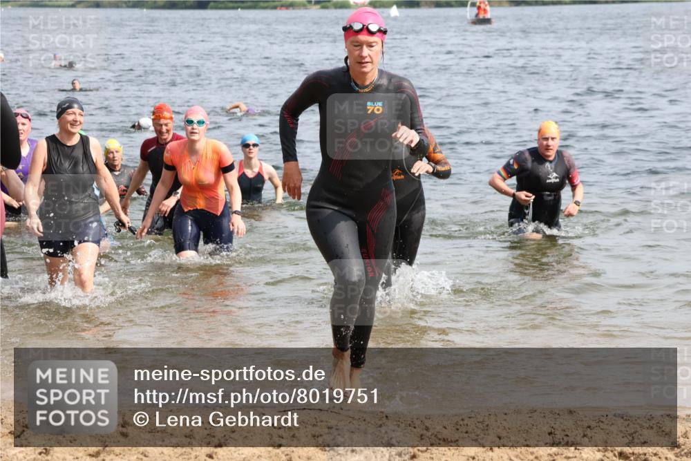 15.06.2025 - 27. Vierlanden-Triathlon Lena Gebhardt http://msf.ph/oto/8019751 15.06.2025 10:17:25 Schwimmen 485, 488, 492, 519, 529, 532, 557, 572, 575, 581, 582, 584, 588, 594, 626 meine-sportfotos.de