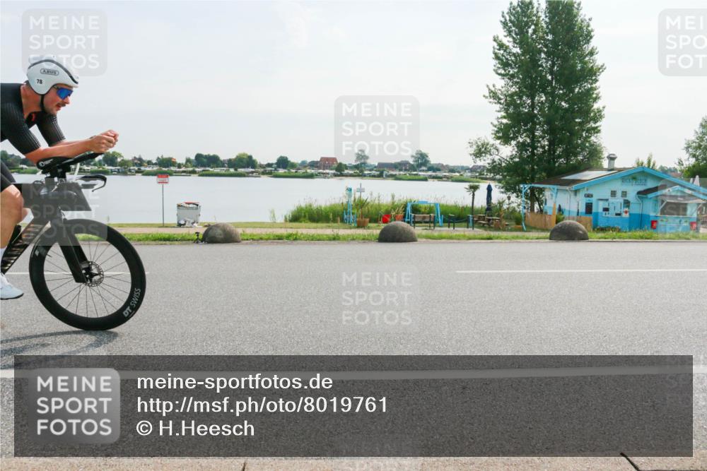 15.06.2025 - 27. Vierlanden-Triathlon H.Heesch http://msf.ph/oto/8019761 15.06.2025 09:40:35 Radfahren 17, 63, 78 meine-sportfotos.de