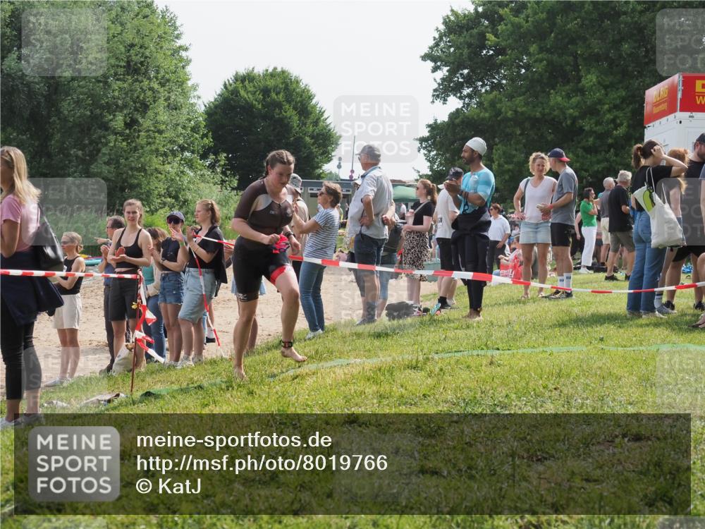 15.06.2025 - 27. Vierlanden-Triathlon KatJ http://msf.ph/oto/8019766 15.06.2025 10:19:21 Schwimmen 474, 543, 558 meine-sportfotos.de