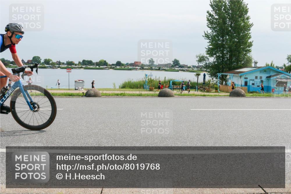 15.06.2025 - 27. Vierlanden-Triathlon H.Heesch http://msf.ph/oto/8019768 15.06.2025 11:16:06 Radfahren 102, 208, 860 meine-sportfotos.de