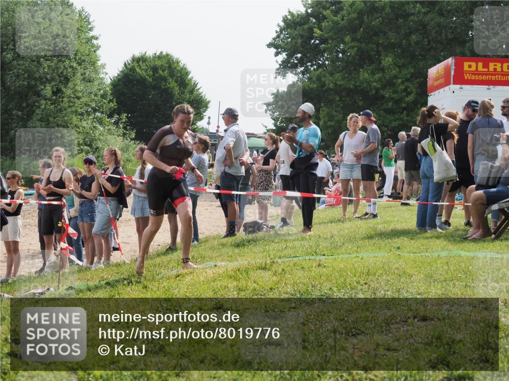 15.06.2025 - 27. Vierlanden-Triathlon KatJ http://msf.ph/oto/8019776 15.06.2025 10:19:21 Schwimmen 474, 543, 558 meine-sportfotos.de