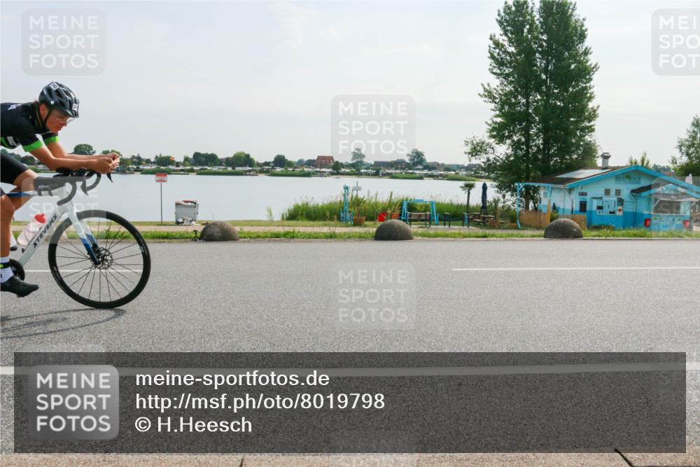 15.06.2025 - 27. Vierlanden-Triathlon H.Heesch http://msf.ph/oto/8019798 15.06.2025 09:40:49 Radfahren 14, 242 meine-sportfotos.de