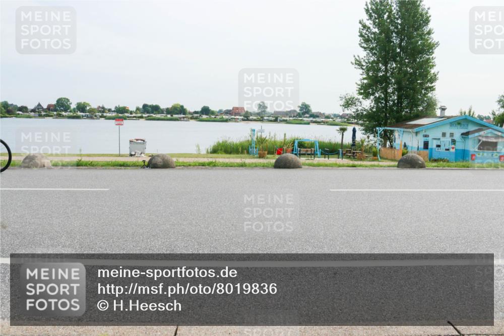 15.06.2025 - 27. Vierlanden-Triathlon H.Heesch http://msf.ph/oto/8019836 15.06.2025 10:23:17 Radfahren 80, 171, 528, 597, 620 meine-sportfotos.de