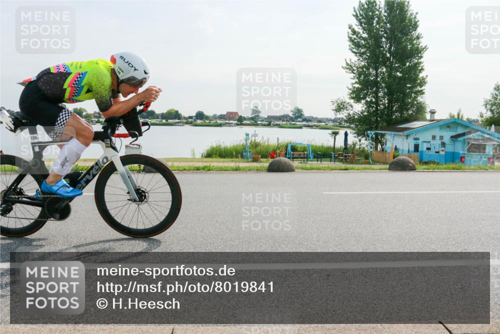 15.06.2025 - 27. Vierlanden-Triathlon H.Heesch http://msf.ph/oto/8019841 15.06.2025 09:41:40 Radfahren 126 meine-sportfotos.de
