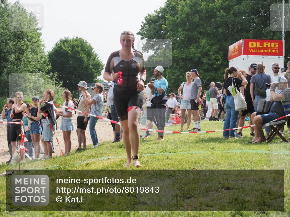 15.06.2025 - 27. Vierlanden-Triathlon KatJ http://msf.ph/oto/8019843 15.06.2025 10:19:23 Schwimmen 474, 558 meine-sportfotos.de
