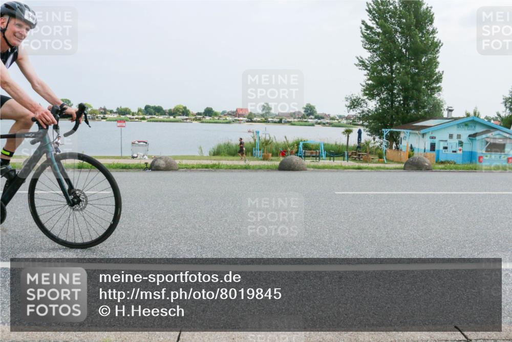 21.06.2025 - 27. Vierlanden-Triathlon H.Heesch http://msf.ph/oto/8019845 15.06.2025 12:03:21 Radfahren 651, 849 meine-sportfotos.de