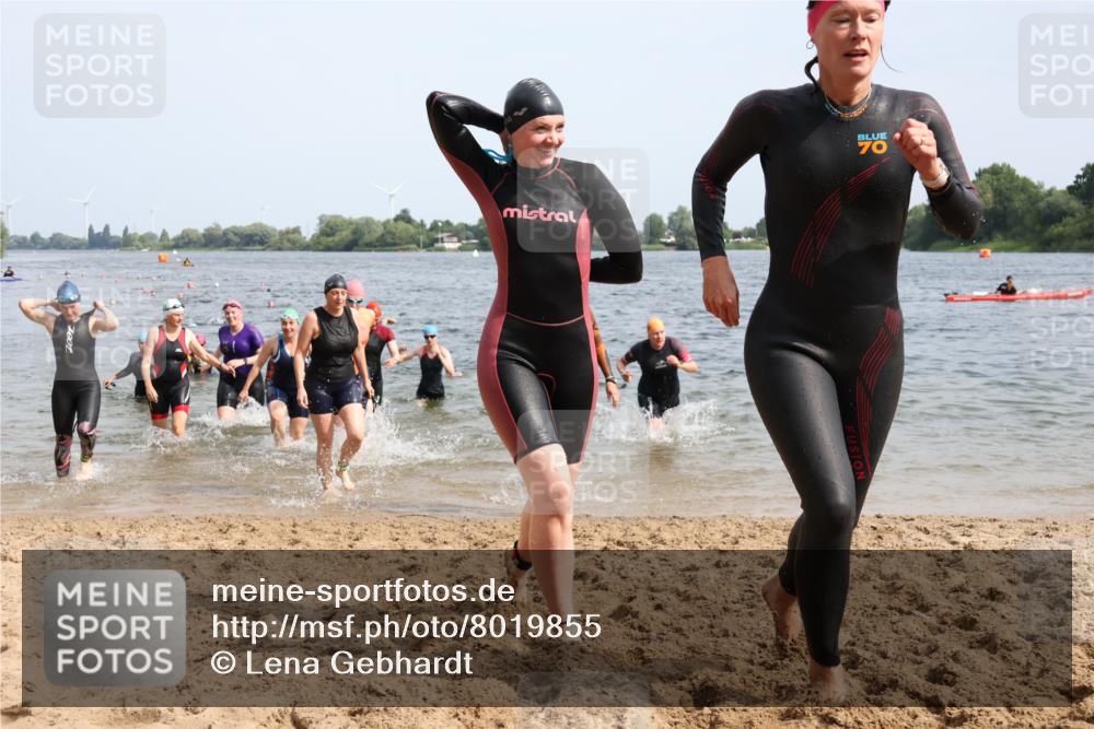 15.06.2025 - 27. Vierlanden-Triathlon Lena Gebhardt http://msf.ph/oto/8019855 15.06.2025 10:17:28 Schwimmen 485, 488, 492, 519, 529, 532, 537, 552, 557, 562, 572, 582, 584, 588, 594, 626 meine-sportfotos.de