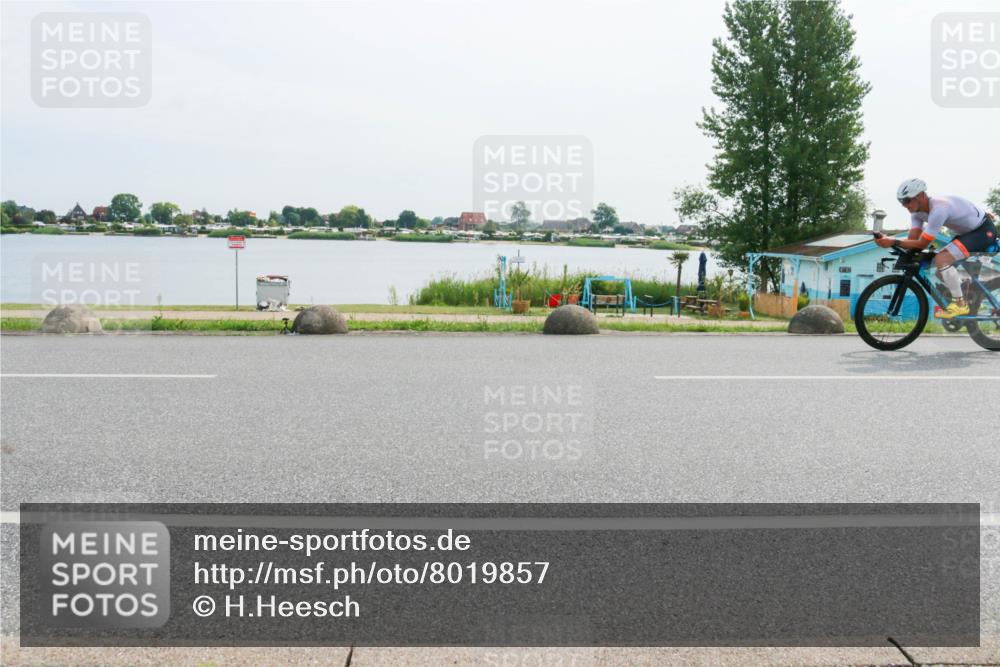 15.06.2025 - 27. Vierlanden-Triathlon H.Heesch http://msf.ph/oto/8019857 15.06.2025 10:23:17 Radfahren 80, 171, 528, 597, 620 meine-sportfotos.de