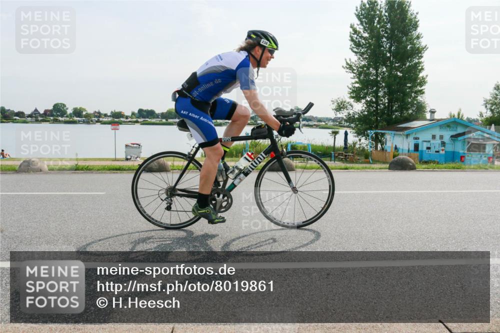 15.06.2025 - 27. Vierlanden-Triathlon H.Heesch http://msf.ph/oto/8019861 15.06.2025 09:41:46 Radfahren 238 meine-sportfotos.de