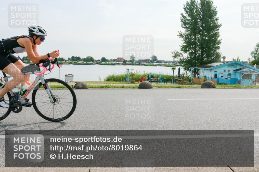 15.06.2025 - 27. Vierlanden-Triathlon H.Heesch http://msf.ph/oto/8019864 15.06.2025 09:42:01 Radfahren 206, 234 meine-sportfotos.de