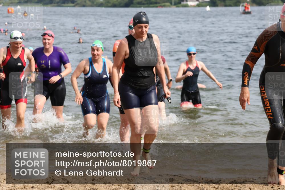 15.06.2025 - 27. Vierlanden-Triathlon Lena Gebhardt http://msf.ph/oto/8019867 15.06.2025 10:17:29 Schwimmen 485, 488, 492, 519, 529, 532, 537, 552, 557, 562, 572, 582, 584, 588, 594, 626 meine-sportfotos.de