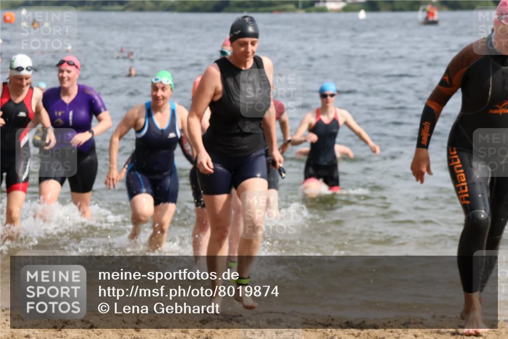15.06.2025 - 27. Vierlanden-Triathlon Lena Gebhardt http://msf.ph/oto/8019874 15.06.2025 10:17:29 Schwimmen 485, 488, 492, 519, 529, 532, 537, 552, 557, 562, 572, 582, 584, 588, 594, 626 meine-sportfotos.de