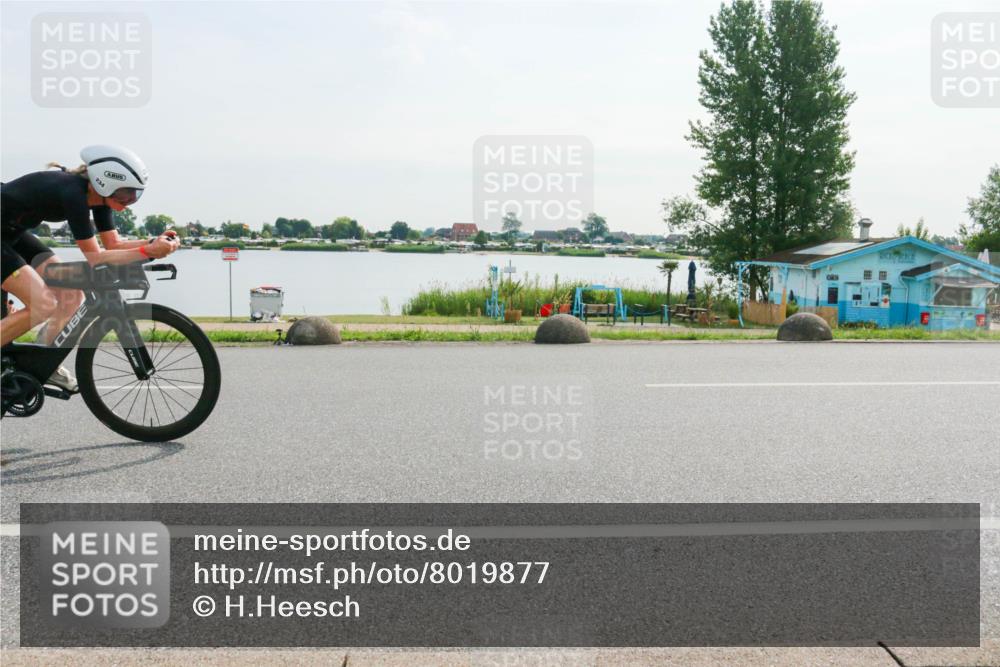 15.06.2025 - 27. Vierlanden-Triathlon H.Heesch http://msf.ph/oto/8019877 15.06.2025 09:42:05 Radfahren 206, 234, 246 meine-sportfotos.de