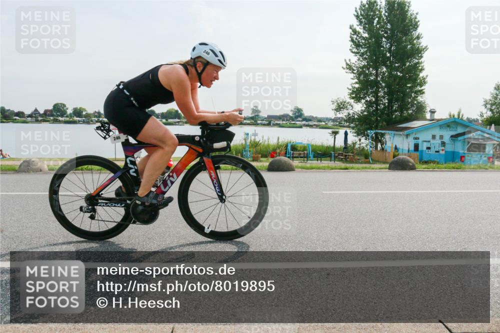 15.06.2025 - 27. Vierlanden-Triathlon H.Heesch http://msf.ph/oto/8019895 15.06.2025 09:42:07 Radfahren 234, 246 meine-sportfotos.de