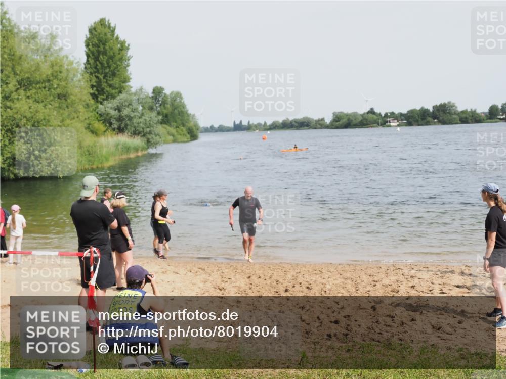 21.06.2025 - 27. Vierlanden-Triathlon MichiJ http://msf.ph/oto/8019904 15.06.2026 10:20:07 Schwimmen 553, 616 meine-sportfotos.de