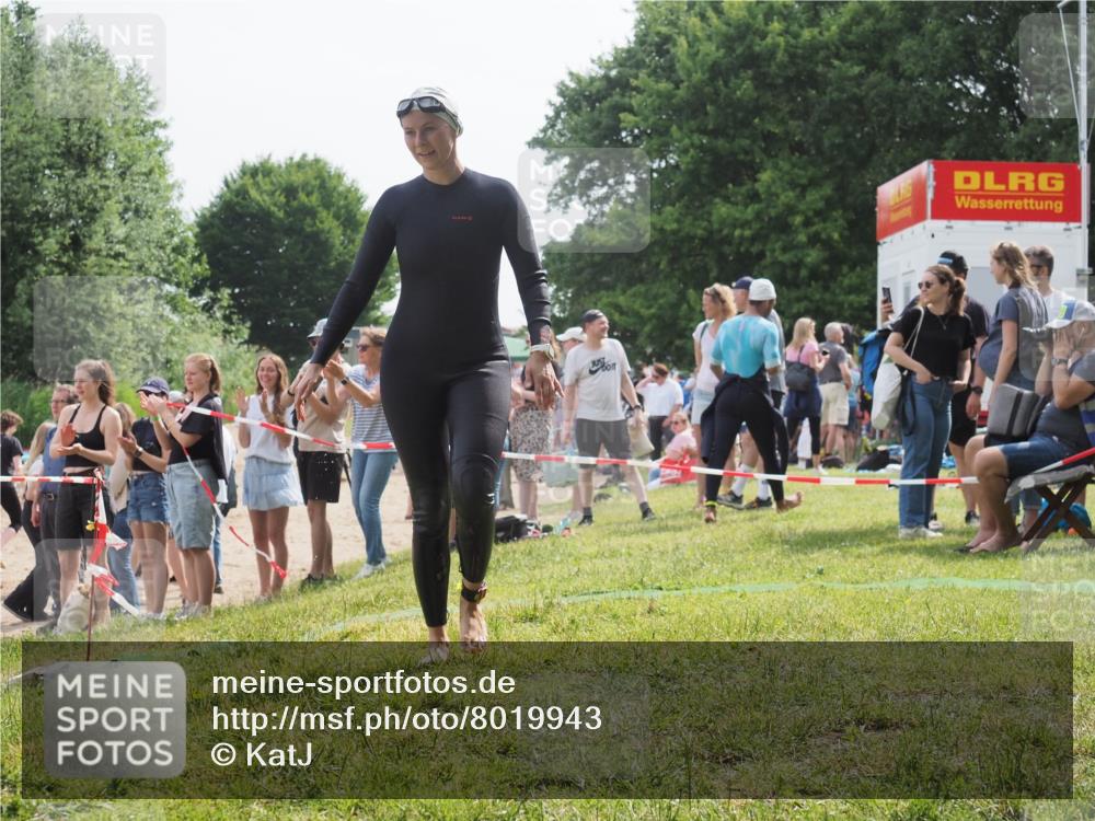 15.06.2025 - 27. Vierlanden-Triathlon KatJ http://msf.ph/oto/8019943 15.06.2025 10:19:45 Schwimmen 503, 539, 603 meine-sportfotos.de