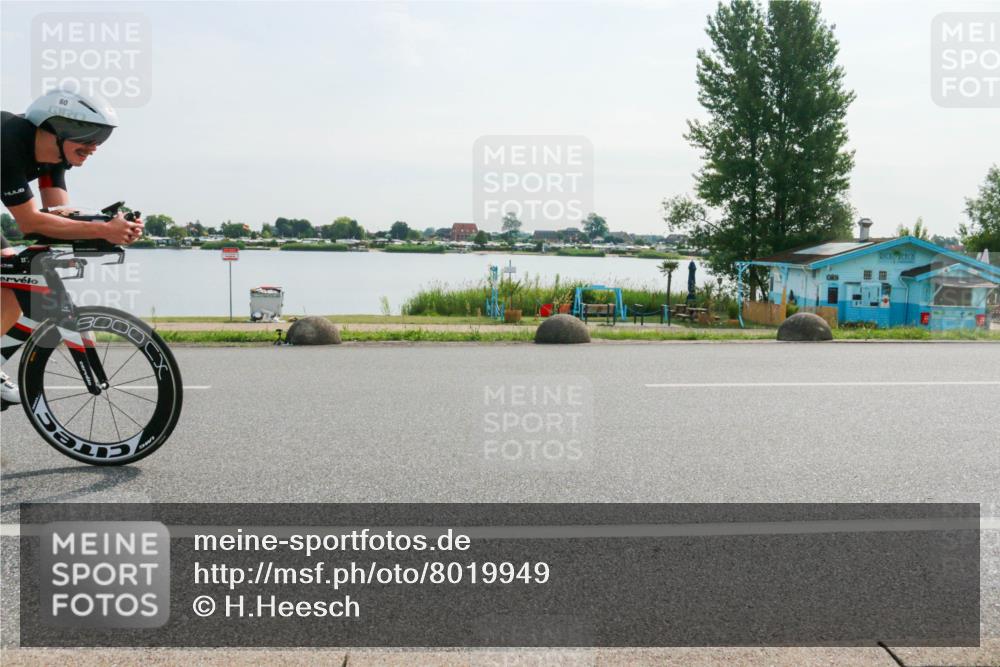 15.06.2025 - 27. Vierlanden-Triathlon H.Heesch http://msf.ph/oto/8019949 15.06.2025 09:42:30 Radfahren 10, 60 meine-sportfotos.de