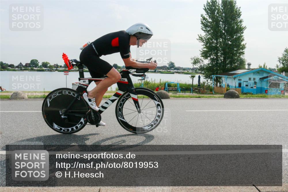 15.06.2025 - 27. Vierlanden-Triathlon H.Heesch http://msf.ph/oto/8019953 15.06.2025 09:42:30 Radfahren 10, 60 meine-sportfotos.de
