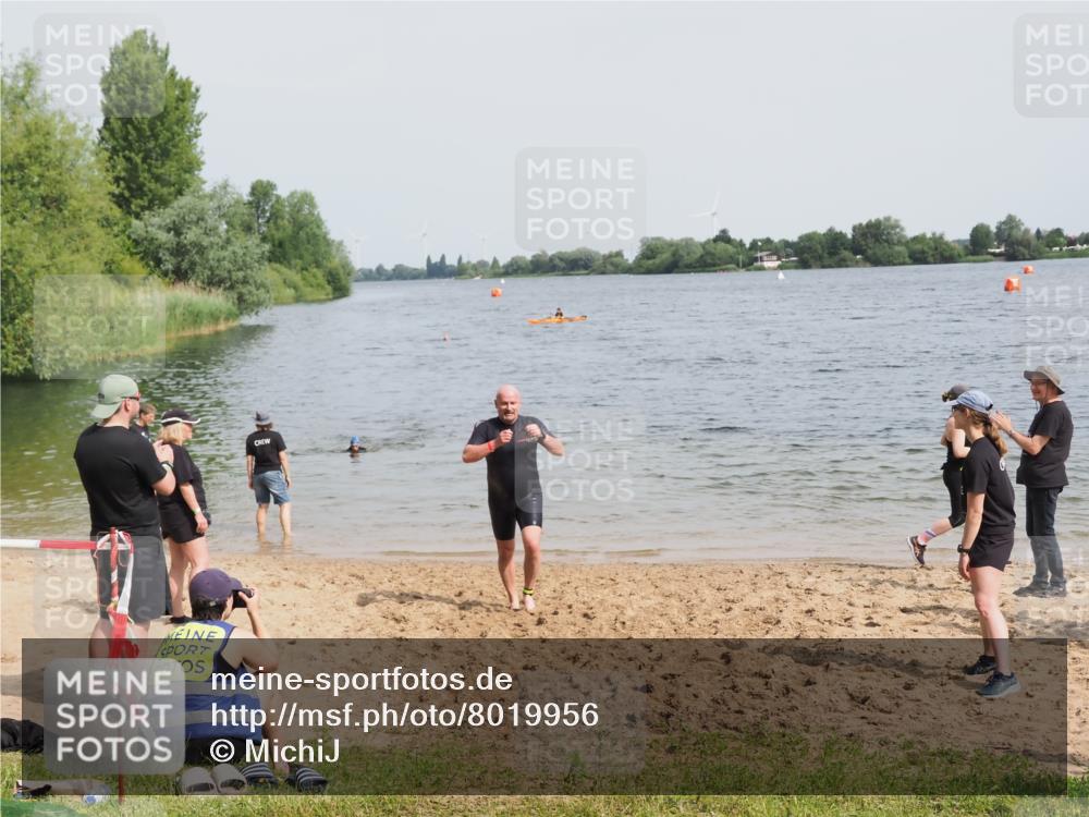 21.06.2025 - 27. Vierlanden-Triathlon MichiJ http://msf.ph/oto/8019956 15.06.2026 10:20:10 Schwimmen 616 meine-sportfotos.de