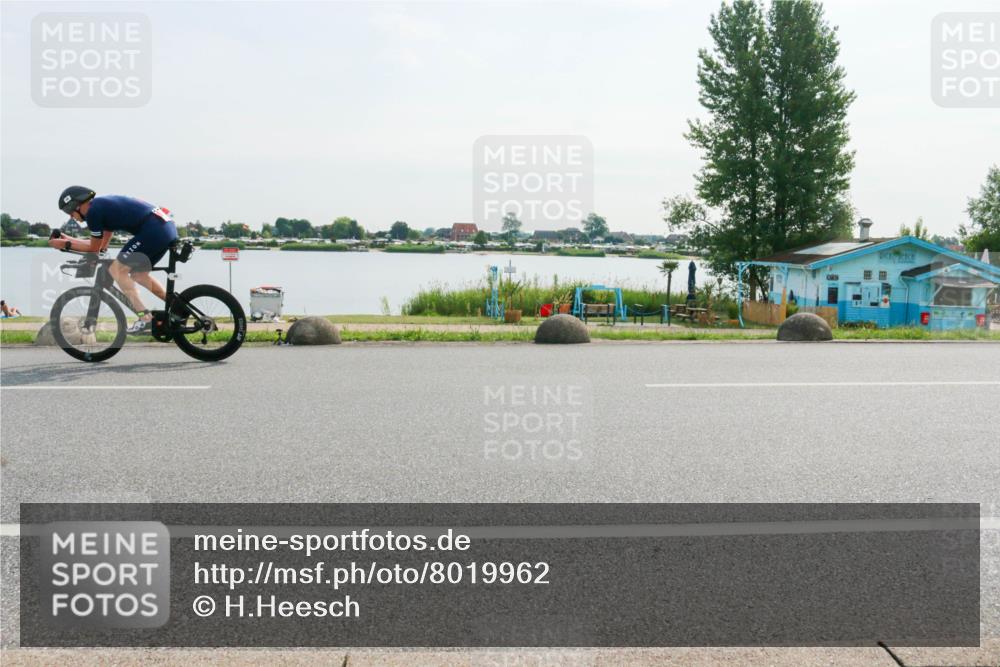 15.06.2025 - 27. Vierlanden-Triathlon H.Heesch http://msf.ph/oto/8019962 15.06.2025 09:42:38 Radfahren 6, 46, 186 meine-sportfotos.de