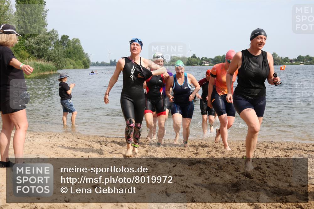 15.06.2025 - 27. Vierlanden-Triathlon Lena Gebhardt http://msf.ph/oto/8019972 15.06.2025 10:17:32 Schwimmen 485, 488, 492, 493, 519, 529, 532, 537, 552, 557, 562, 572, 582, 588, 594, 626 meine-sportfotos.de