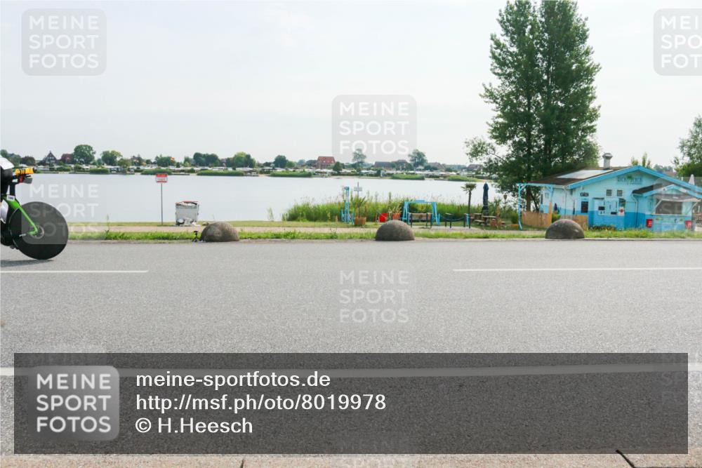 15.06.2025 - 27. Vierlanden-Triathlon H.Heesch http://msf.ph/oto/8019978 15.06.2025 09:42:40 Radfahren 6, 46, 186 meine-sportfotos.de