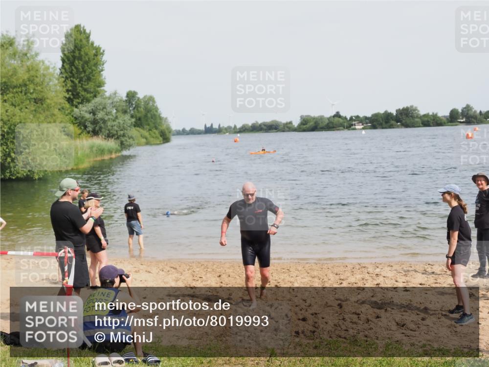 21.06.2025 - 27. Vierlanden-Triathlon MichiJ http://msf.ph/oto/8019993 15.06.2026 10:20:12 Schwimmen 616 meine-sportfotos.de