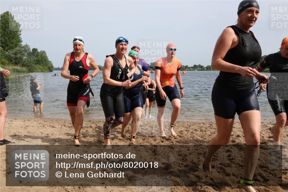 15.06.2025 - 27. Vierlanden-Triathlon Lena Gebhardt http://msf.ph/oto/8020018 15.06.2025 10:17:33 Schwimmen 485, 488, 492, 493, 519, 529, 532, 537, 552, 557, 562, 572, 582, 588, 594, 626 meine-sportfotos.de