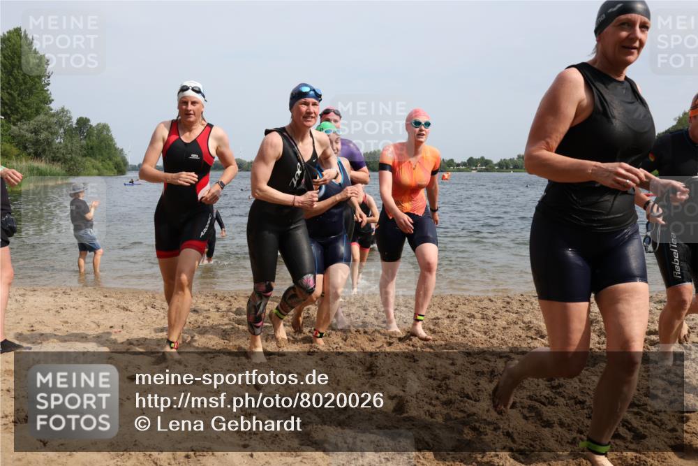 15.06.2025 - 27. Vierlanden-Triathlon Lena Gebhardt http://msf.ph/oto/8020026 15.06.2025 10:17:33 Schwimmen 485, 488, 492, 493, 519, 529, 532, 537, 552, 557, 562, 572, 582, 588, 594, 626 meine-sportfotos.de