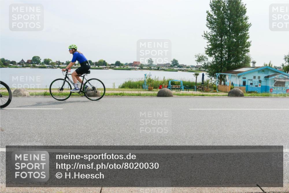 15.06.2025 - 27. Vierlanden-Triathlon H.Heesch http://msf.ph/oto/8020030 15.06.2025 10:24:26 Radfahren 221, 542, 610 meine-sportfotos.de