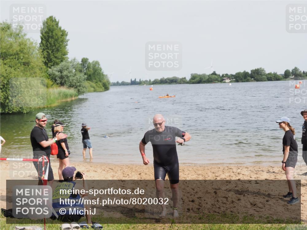21.06.2025 - 27. Vierlanden-Triathlon MichiJ http://msf.ph/oto/8020032 15.06.2026 10:20:13 Schwimmen 616 meine-sportfotos.de