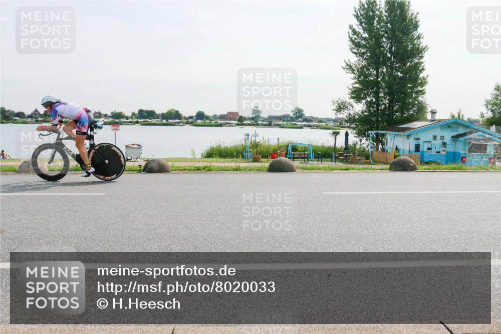 15.06.2025 - 27. Vierlanden-Triathlon H.Heesch http://msf.ph/oto/8020033 15.06.2025 09:43:00 Radfahren 196, 220 meine-sportfotos.de