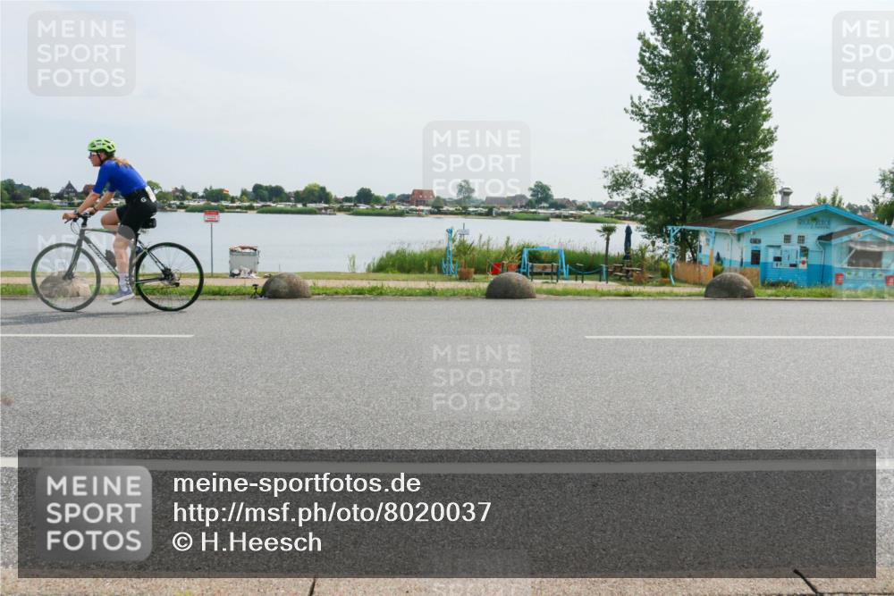 15.06.2025 - 27. Vierlanden-Triathlon H.Heesch http://msf.ph/oto/8020037 15.06.2025 10:24:26 Radfahren 221, 542, 610 meine-sportfotos.de