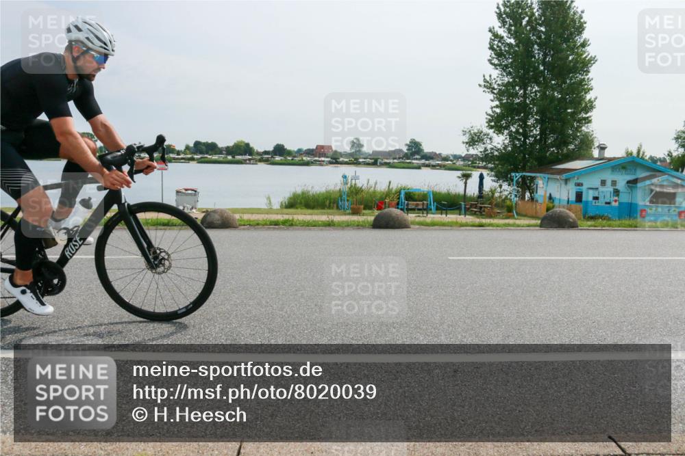 15.06.2025 - 27. Vierlanden-Triathlon H.Heesch http://msf.ph/oto/8020039 15.06.2025 10:24:39 Radfahren 30, 51, 606 meine-sportfotos.de
