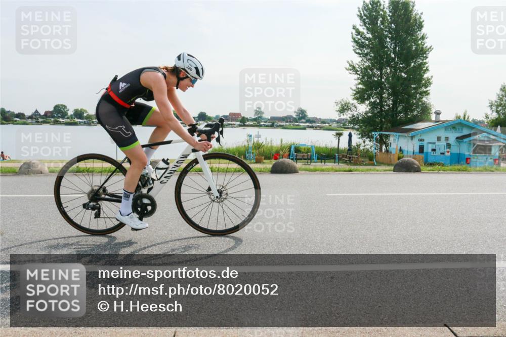 15.06.2025 - 27. Vierlanden-Triathlon H.Heesch http://msf.ph/oto/8020052 15.06.2025 09:43:04 Radfahren 196, 220 meine-sportfotos.de