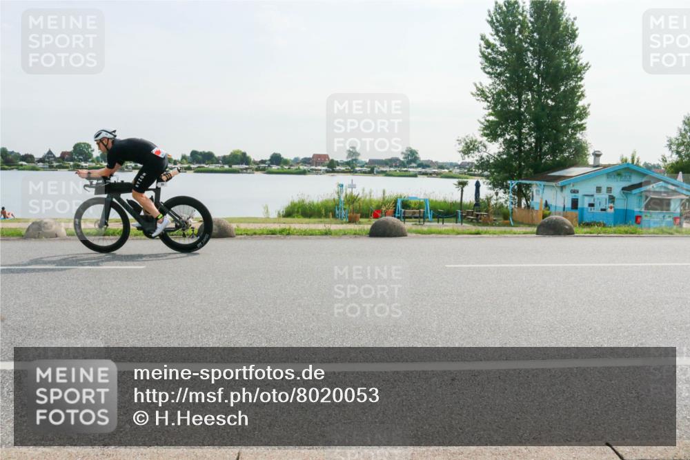 15.06.2025 - 27. Vierlanden-Triathlon H.Heesch http://msf.ph/oto/8020053 15.06.2025 09:43:07 Radfahren 25, 220 meine-sportfotos.de