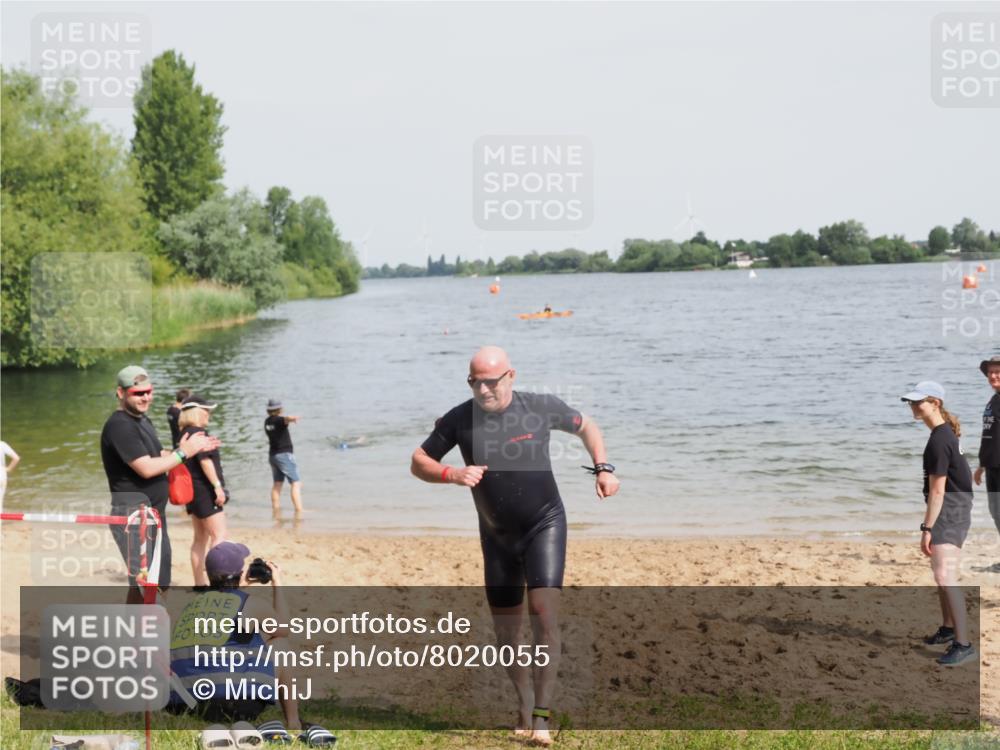 21.06.2025 - 27. Vierlanden-Triathlon MichiJ http://msf.ph/oto/8020055 15.06.2026 10:20:13 Schwimmen 616 meine-sportfotos.de