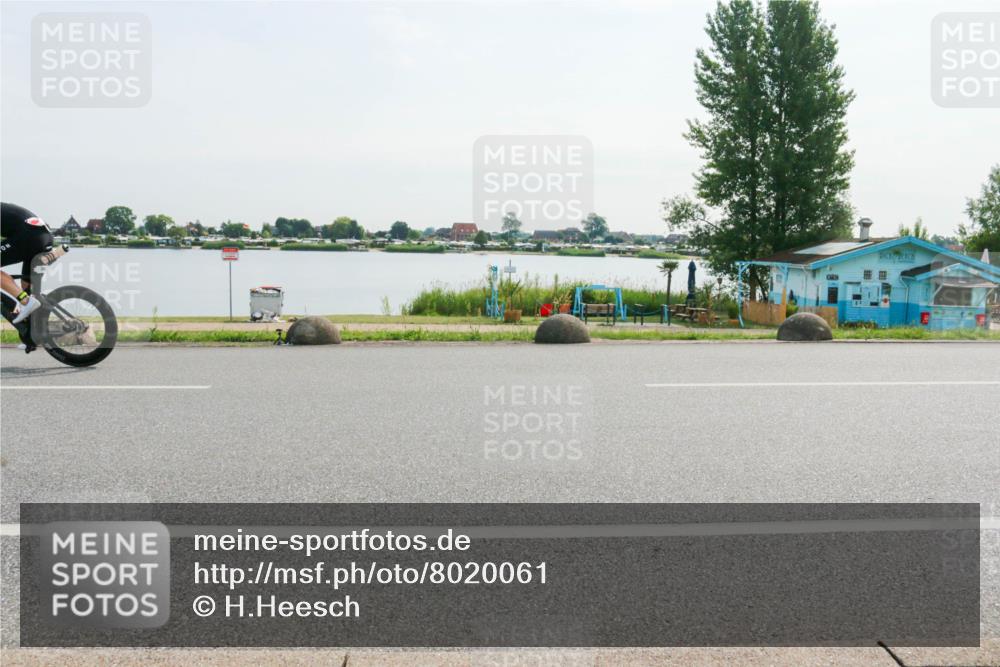 15.06.2025 - 27. Vierlanden-Triathlon H.Heesch http://msf.ph/oto/8020061 15.06.2025 09:43:07 Radfahren 25, 220 meine-sportfotos.de